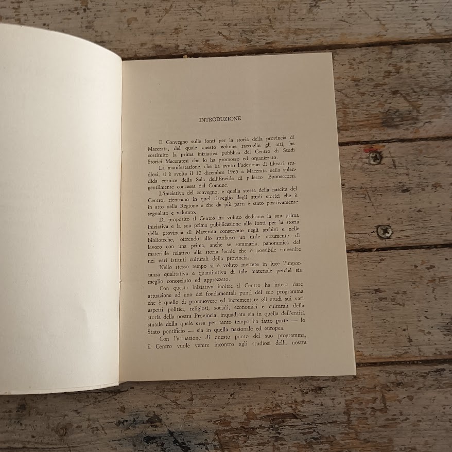 Atti del Convegno sulle fonti documentarie e bibliografiche per la storia della Provincia di Macerata - immagine 3