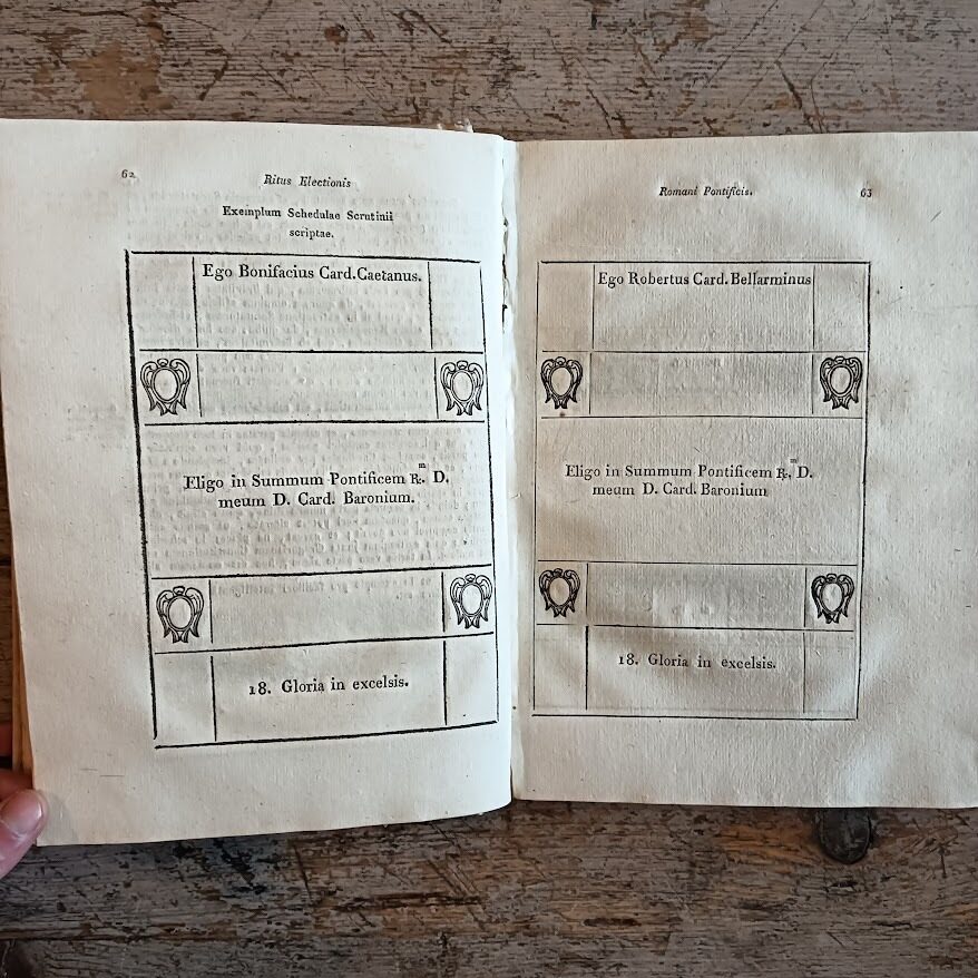 Caerimoniale continens ritus electionis romani pontificis Gregorii Papae XV. Jussu editum cui praefiguntur Constitutiones Pontificiae, et Conciliorum Decreta ad eam rem pertinentia. - immagine 3