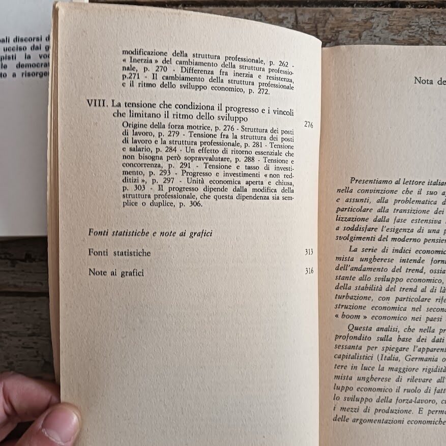 Lotto 9 libri Editori Riuniti:
Wlodzimier Brus, Economia e politica nel socialismo - Aa. Vv., Ideologia e azione politica - Barry Commoner, La tecnologia del profitto - Ernesto Ragionieri, Palmiro Togliatti - Ferenc Janossy, La fine dei miracoli economici - Karel Kosik, La nostra crisi attuale - Salvador Allende, La forza della ragione - Tuong Chinh, Ho Chi Minh - Kitty Arseni, Nelle carceri dei colonnelli - immagine 16