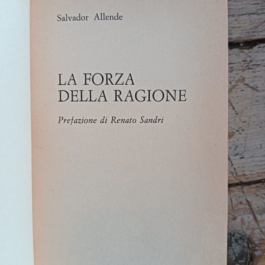 Lotto 9 libri Editori Riuniti:
Wlodzimier Brus, Economia e politica nel socialismo - Aa. Vv., Ideologia e azione politica - Barry Commoner, La tecnologia del profitto - Ernesto Ragionieri, Palmiro Togliatti - Ferenc Janossy, La fine dei miracoli economici - Karel Kosik, La nostra crisi attuale - Salvador Allende, La forza della ragione - Tuong Chinh, Ho Chi Minh - Kitty Arseni, Nelle carceri dei colonnelli - immagine 19