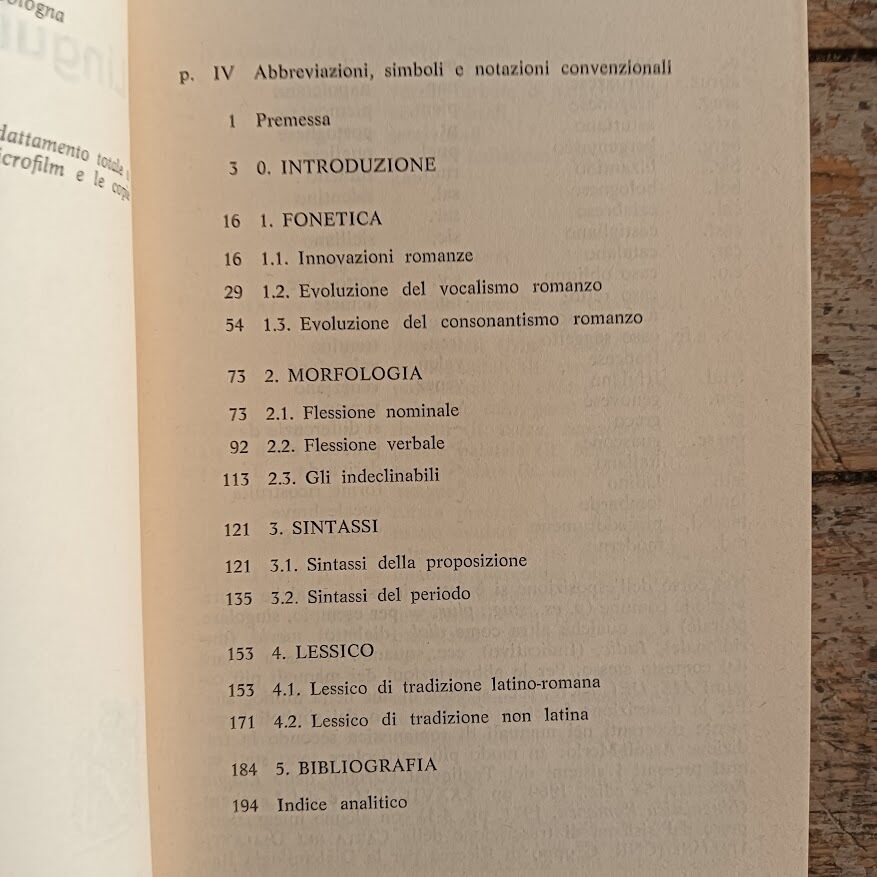 Lotto 7 libri linguistica e filologia:
Alberto Zamboni, L'etimologia - P. Giovan Battista Mancarella, Linguistica romanza - Maria Vittoria Molinari, La filologia germanica - Bruno Basile (cura di), Letteratura e filologia - Charles F. Hockett, La linguistica americana contemporanea - André Martinet, Elementi di linguistica generale - Charles Camproux, Le lingue romanze - immagine 6