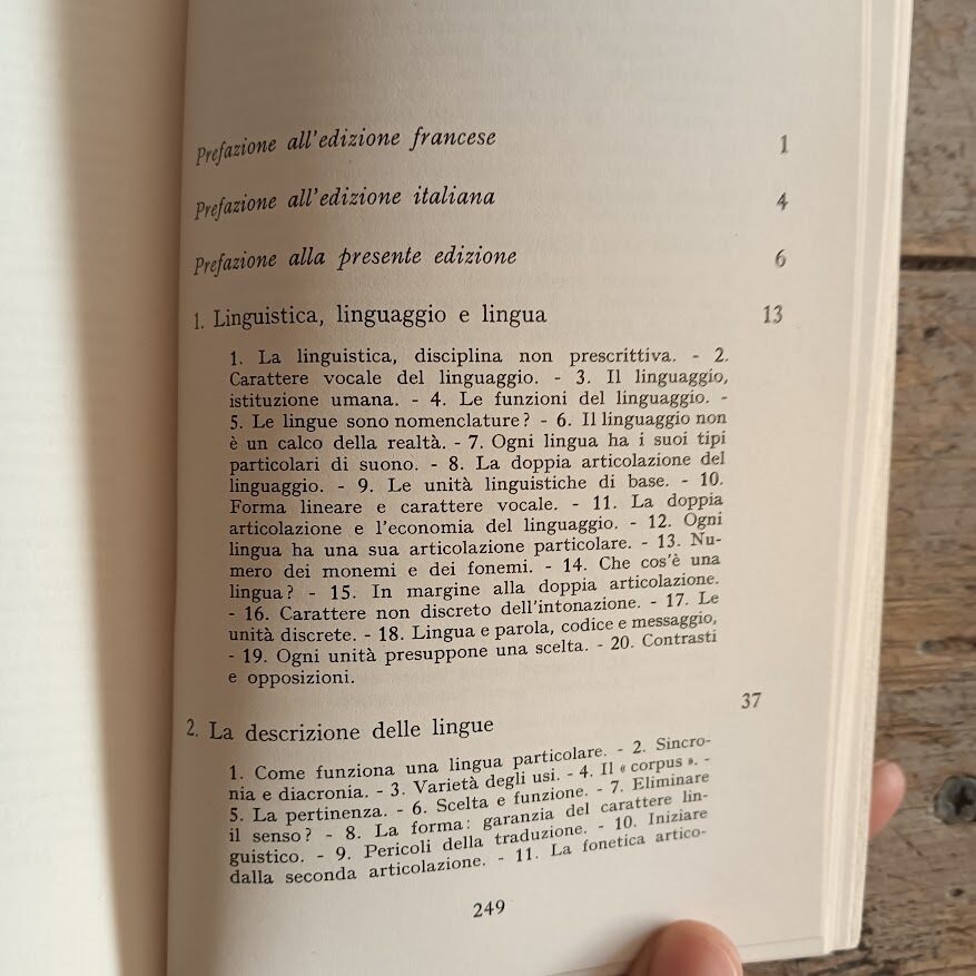 Lotto 7 libri linguistica e filologia:
Alberto Zamboni, L'etimologia - P. Giovan Battista Mancarella, Linguistica romanza - Maria Vittoria Molinari, La filologia germanica - Bruno Basile (cura di), Letteratura e filologia - Charles F. Hockett, La linguistica americana contemporanea - André Martinet, Elementi di linguistica generale - Charles Camproux, Le lingue romanze - immagine 13