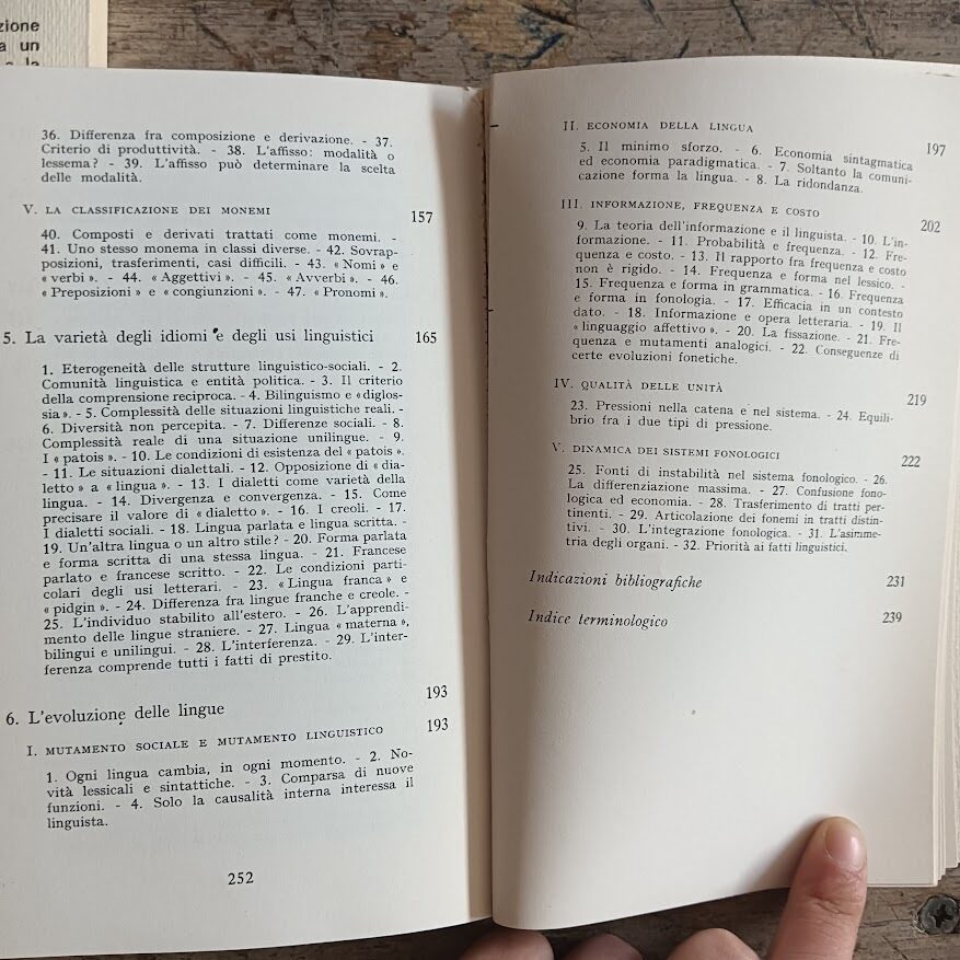 Lotto 7 libri linguistica e filologia:
Alberto Zamboni, L'etimologia - P. Giovan Battista Mancarella, Linguistica romanza - Maria Vittoria Molinari, La filologia germanica - Bruno Basile (cura di), Letteratura e filologia - Charles F. Hockett, La linguistica americana contemporanea - André Martinet, Elementi di linguistica generale - Charles Camproux, Le lingue romanze - immagine 15