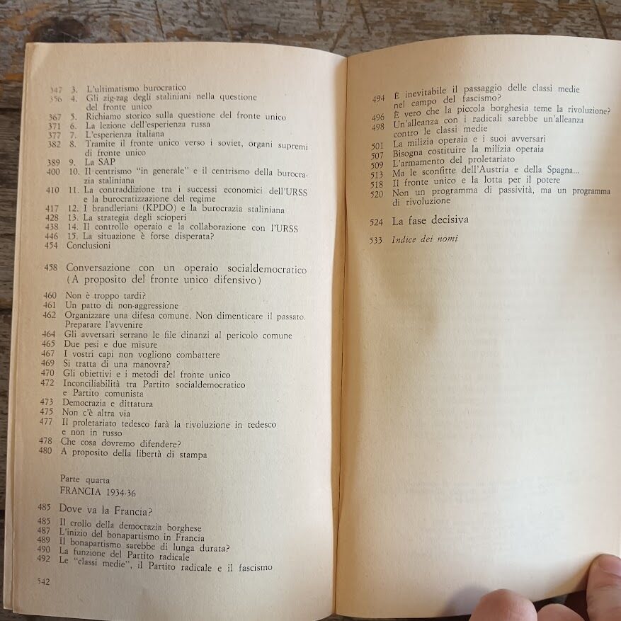 Lotto 4 libri Mondadori sul comunismo sovietico:
Lev Trotskij, Scritti 1929-1936 - Lev Trotskij, La rivoluzione permanente - Leonard Schapiro, Governo e politica in URSS - Roy A. Medvedev, Lo stalinismo (2 voll.) - immagine 6