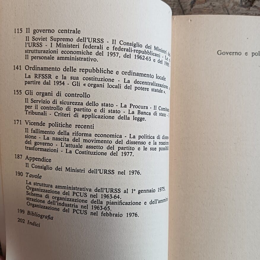 Lotto 4 libri Mondadori sul comunismo sovietico:
Lev Trotskij, Scritti 1929-1936 - Lev Trotskij, La rivoluzione permanente - Leonard Schapiro, Governo e politica in URSS - Roy A. Medvedev, Lo stalinismo (2 voll.) - immagine 10