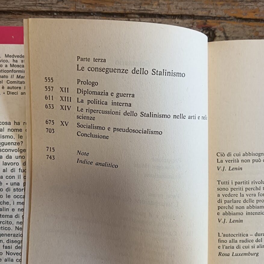 Lotto 4 libri Mondadori sul comunismo sovietico:
Lev Trotskij, Scritti 1929-1936 - Lev Trotskij, La rivoluzione permanente - Leonard Schapiro, Governo e politica in URSS - Roy A. Medvedev, Lo stalinismo (2 voll.) - immagine 12