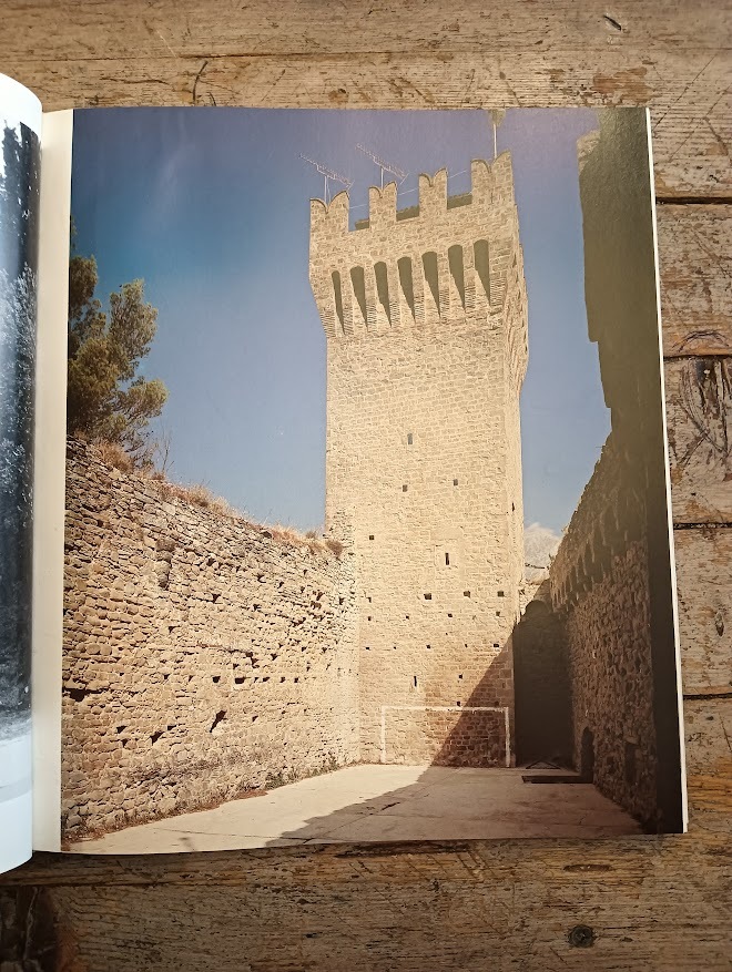 Architettura fortificata nelle Marche. Mura, torri, rocche, castelli - immagine 4