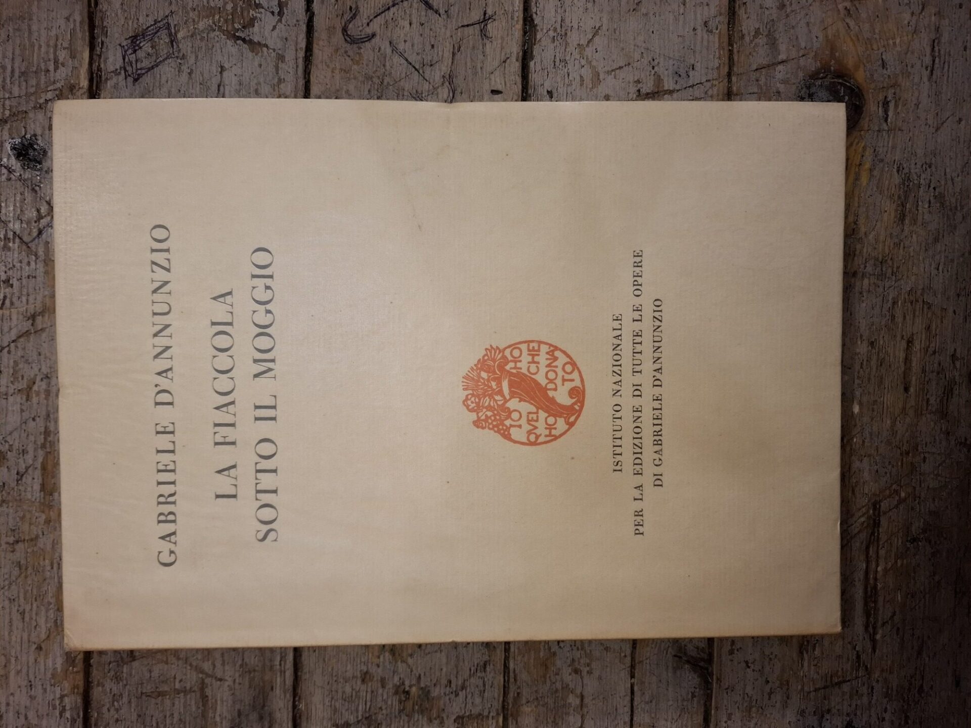 La fiaccola sotto il moggio