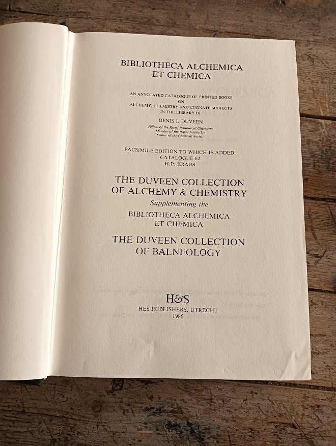 Bibliotheca Alechemica et Chemica: an annotated catalogue of printed books on alchemy, chemistry and cognated subjects in the library of Denis I. Duveen - immagine 2